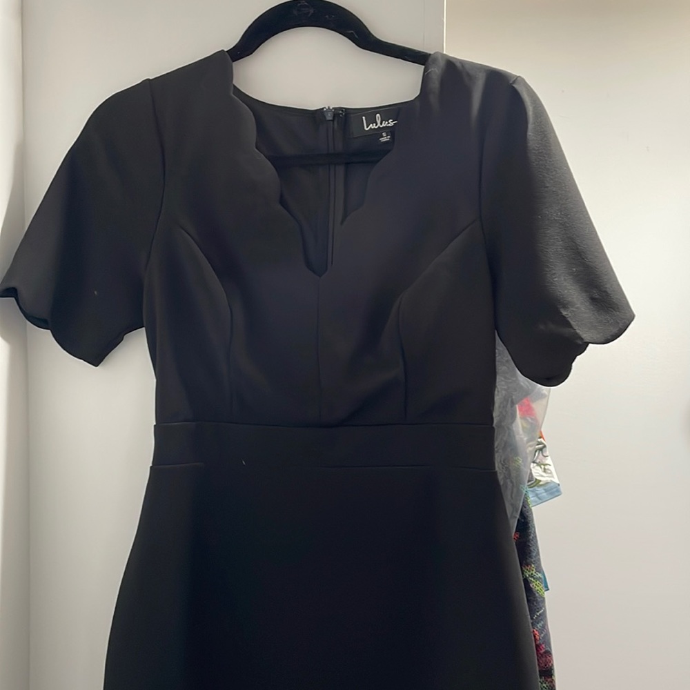 Scallop Vneck Little Black Dress - size small Lulus